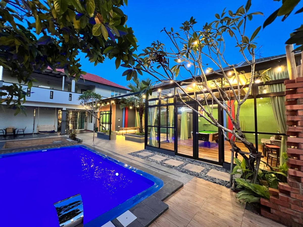 The Uniique Haus - Johor 1St Staycation Water Dining Experience Johor Bahru Dış mekan fotoğraf